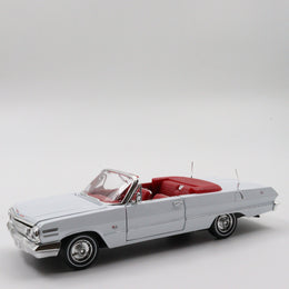Welly 1963 Chevrolet Impala|Scale 1/24 White and Red Diecast Car|Vintage Model Car for Collectors|Classic Convertible Metal Collection Car