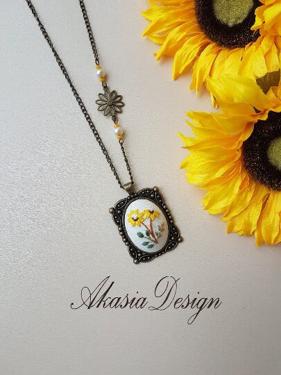 Sunflower Embroidery Necklace|Vintage Floral Embroidered Pendant|Unique Handmade Jewelry Gift for Mom|Wedding and Bridesmaid Daisy Jewelry