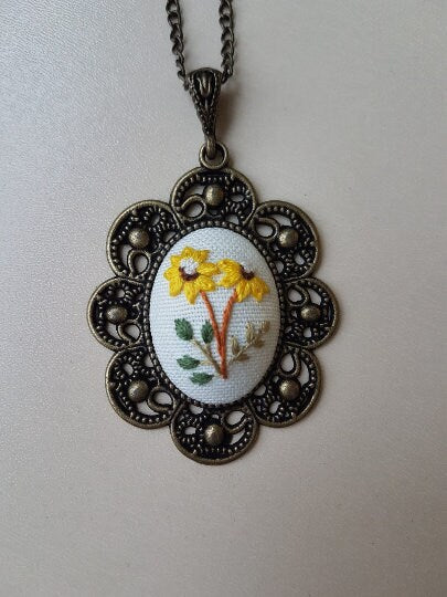 Sunflower Embroidery Necklace|Vintage Floral Embroidered Pendant|Unique Handmade Jewelry Gift for Mom|Wedding and Bridesmaid Daisy Jewelry