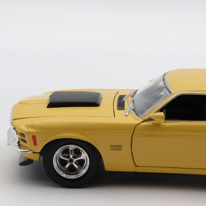 1970 Mustang Boss|Scale 1/24 Diecast Classic Car|Vintage Model Car|Collectible Metal Car|Old Yellow Car for Collectors|Birthday Gift for Dad
