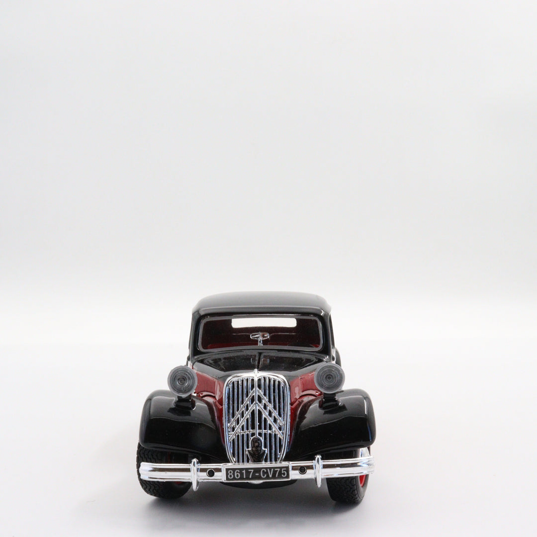 Burago Citroen 15cv 1938 Model Car|Scale 1:24 Diecast for Collectors|Classic Vintage Car|Collectible Metal Black and Red Car|Gift for Father