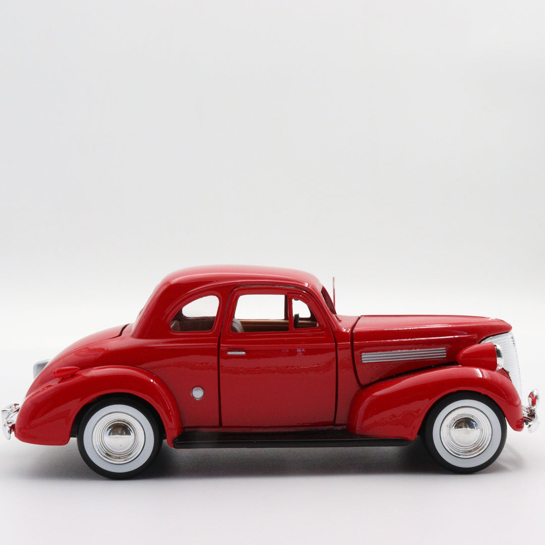 1939 Chevrolet Couple|Scale 1:24 Motormax Diecast Model Car|Classic Vintage Car|Collectible Metal Red Car for Collectors|Nostalgic Gift
