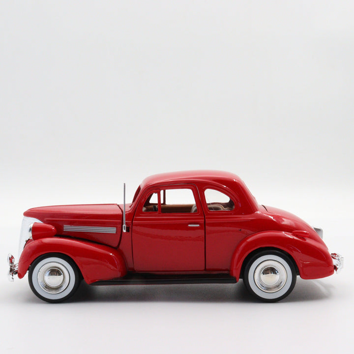 1939 Chevrolet Couple|Scale 1:24 Motormax Diecast Model Car|Classic Vintage Car|Collectible Metal Red Car for Collectors|Nostalgic Gift