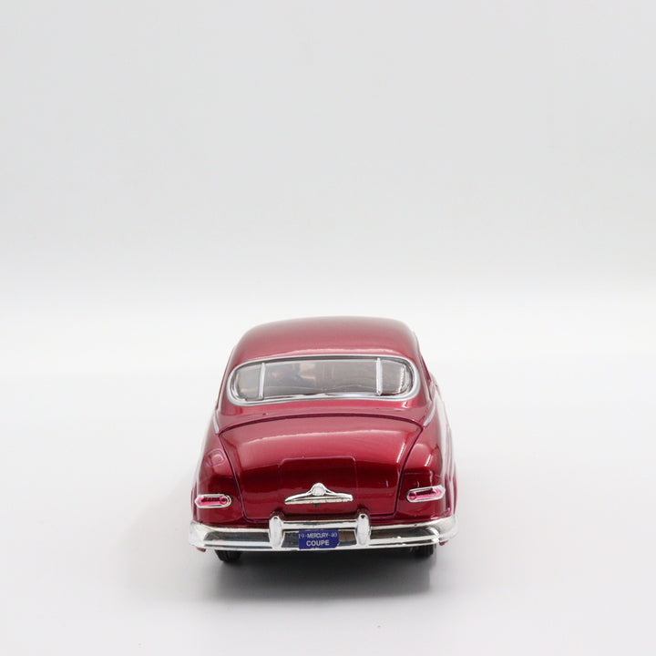 Motormax 1949 Mercury Couple|Motomax Model Car|Scale 1:24 Diecast Vintage Car|Classic Model Car for Collectors|Collectible Metal Red Car