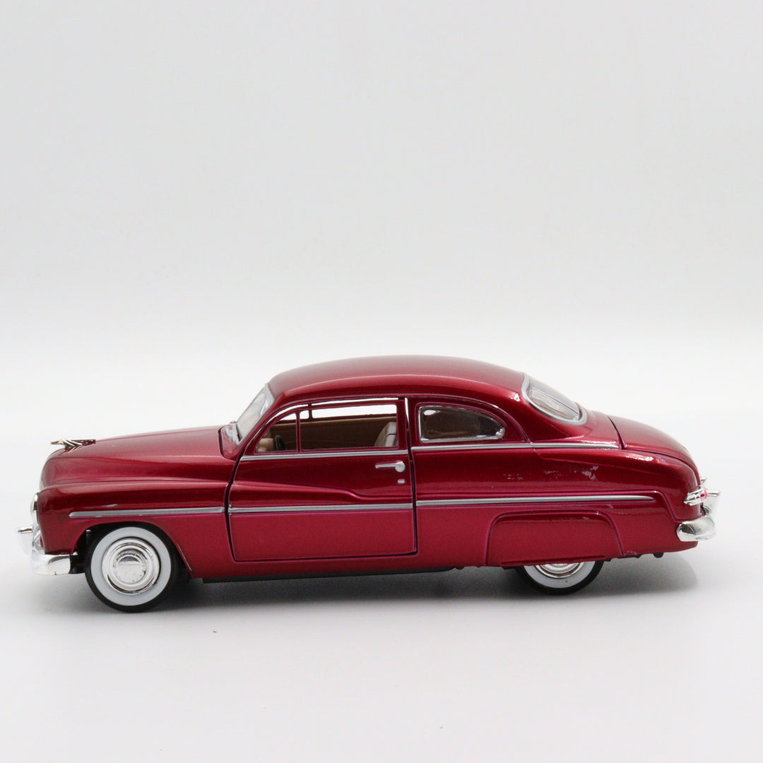 Motormax 1949 Mercury Couple|Motomax Model Car|Scale 1:24 Diecast Vintage Car|Classic Model Car for Collectors|Collectible Metal Red Car