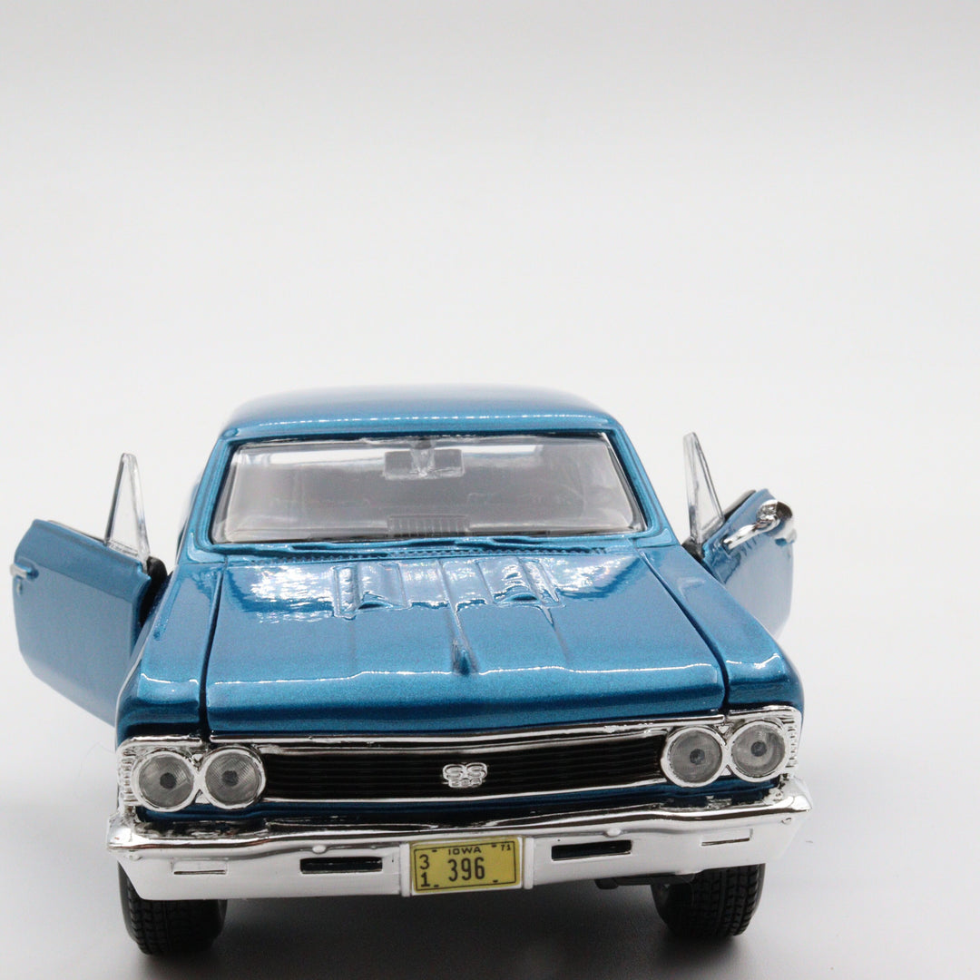 Maisto 1966 Chevrolet Chevelle SS 396|Scale 1/24 Vintage Model Car|Diecast Blue Car for Collectors|Classic Metal Collection|Nostalgic Gift