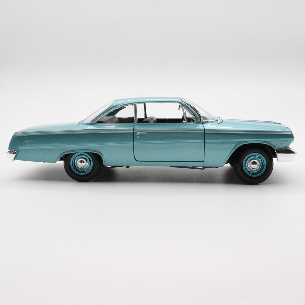 Maisto 1962 Chevrolet Belair|Scale 1/18 Diecast Car|Vintage Model Sea Green Car for Collectors|Old Classic Collection Car|Childhood Gift