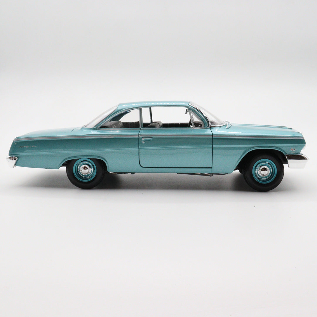 Maisto 1962 Chevrolet Belair|Scale 1/18 Diecast Car|Vintage Model Sea Green Car for Collectors|Old Classic Collection Car|Childhood Gift