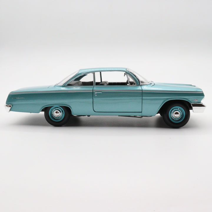 Maisto 1962 Chevrolet Belair|Scale 1/18 Diecast Car|Vintage Model Sea Green Car for Collectors|Old Classic Collection Car|Childhood Gift