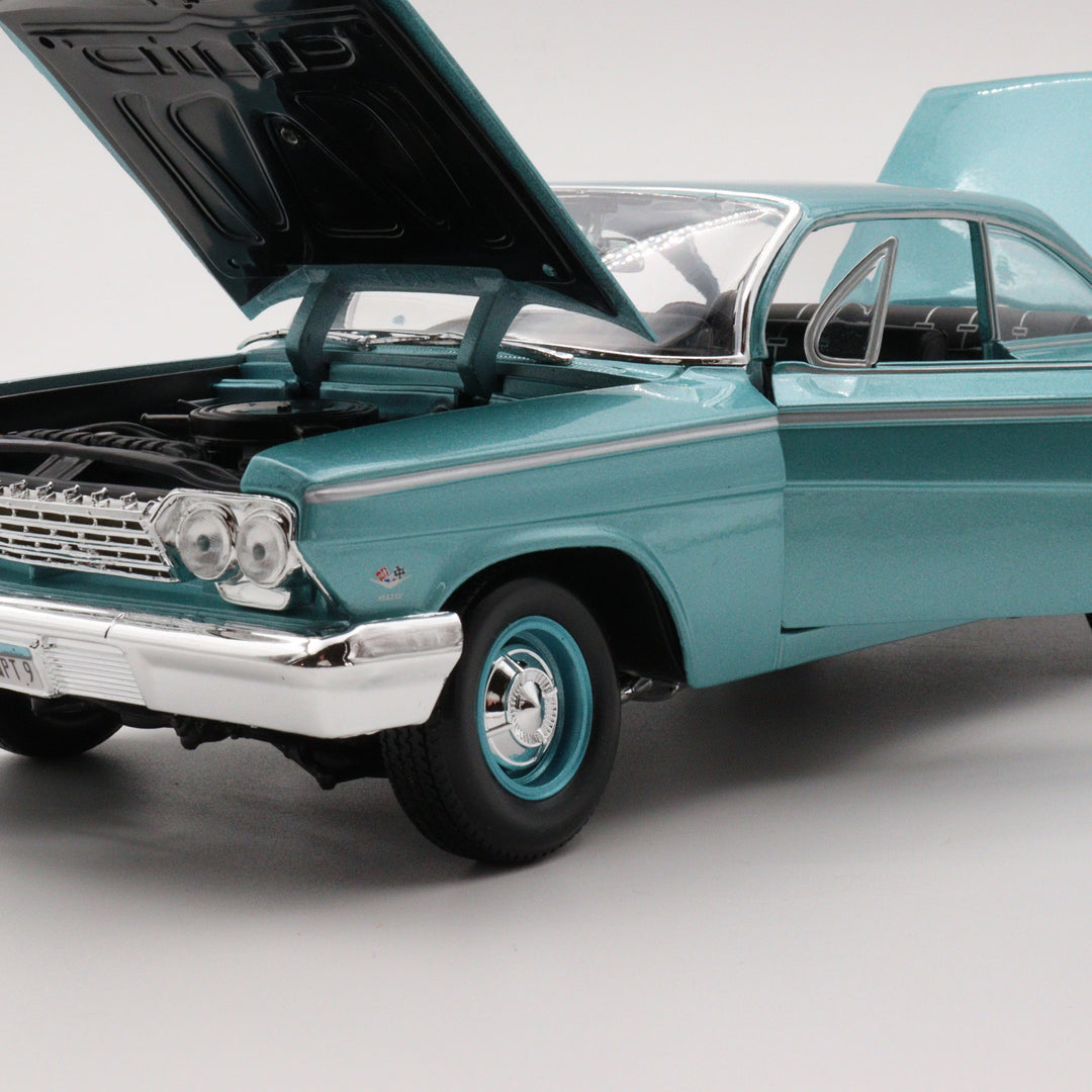 Maisto 1962 Chevrolet Belair|Scale 1/18 Diecast Car|Vintage Model Sea Green Car for Collectors|Old Classic Collection Car|Childhood Gift