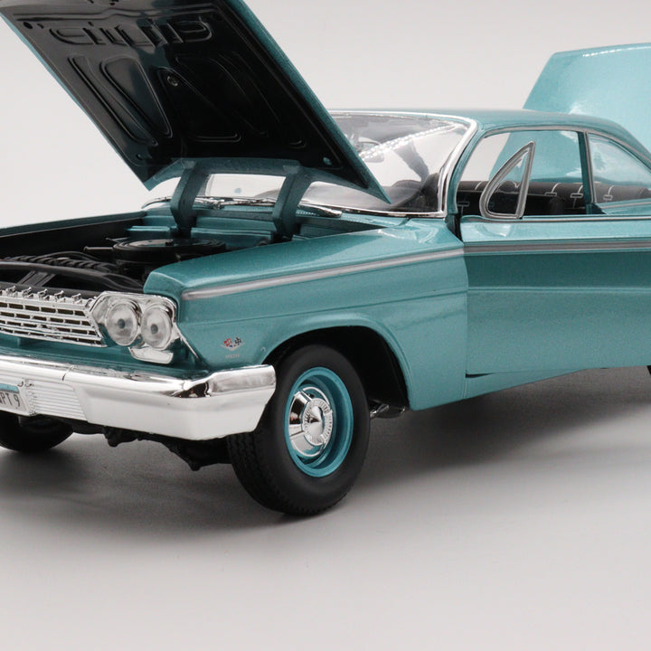 Maisto 1962 Chevrolet Belair|Scale 1/18 Diecast Car|Vintage Model Sea Green Car for Collectors|Old Classic Collection Car|Childhood Gift