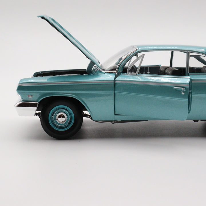 Maisto 1962 Chevrolet Belair|Scale 1/18 Diecast Car|Vintage Model Sea Green Car for Collectors|Old Classic Collection Car|Childhood Gift