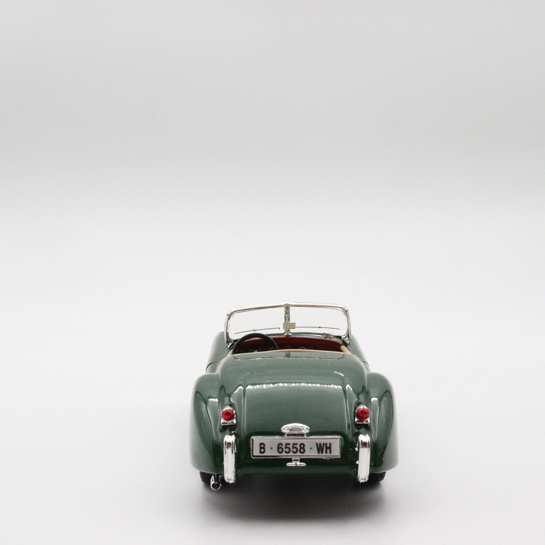 Jaguar XK 120|Scale 1/24 Green Diecast Car|Vintage Collectible Model Car for Collectors|Classic Metal Collection Car|Nostalgic Gift for Dad