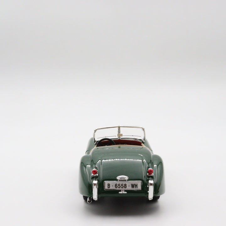 Jaguar XK 120|Scale 1/24 Green Diecast Car|Vintage Collectible Model Car for Collectors|Classic Metal Collection Car|Nostalgic Gift for Dad
