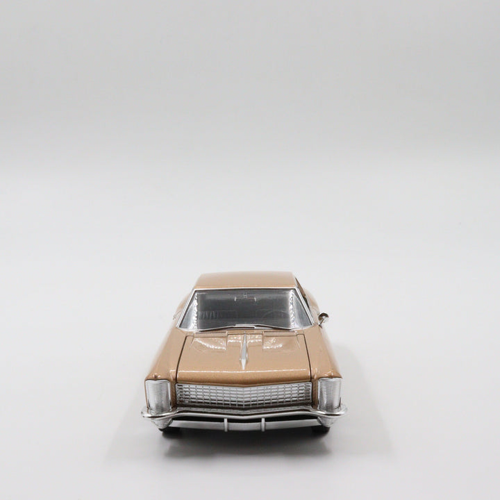 1965 Buick Riviera Gran Sport Diecast Car|Scale 1/24 Classic Car Collection|Old Model Car|Vintage Light Brown Metal Car|Gift for Dad