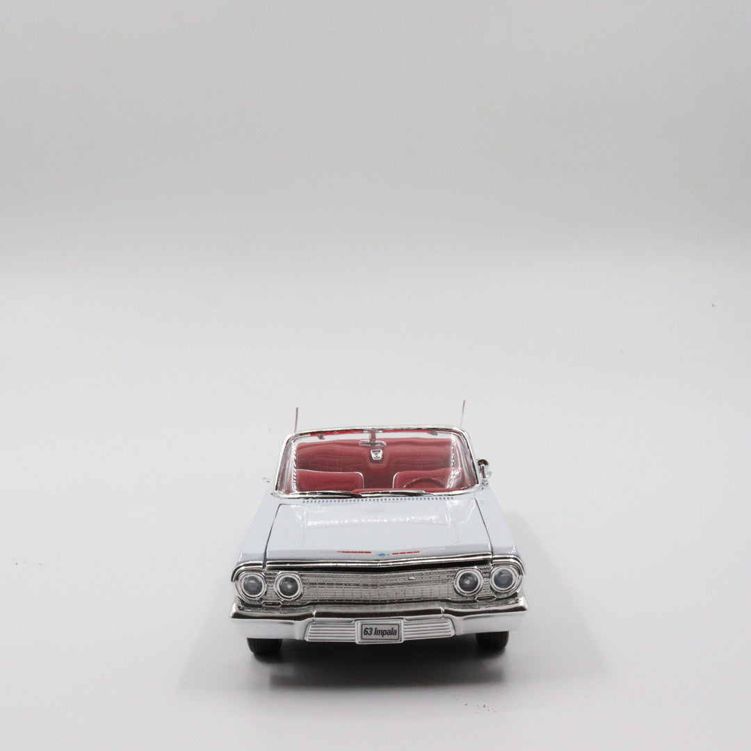 Welly 1963 Chevrolet Impala|Scale 1/24 White and Red Diecast Car|Vintage Model Car for Collectors|Classic Convertible Metal Collection Car