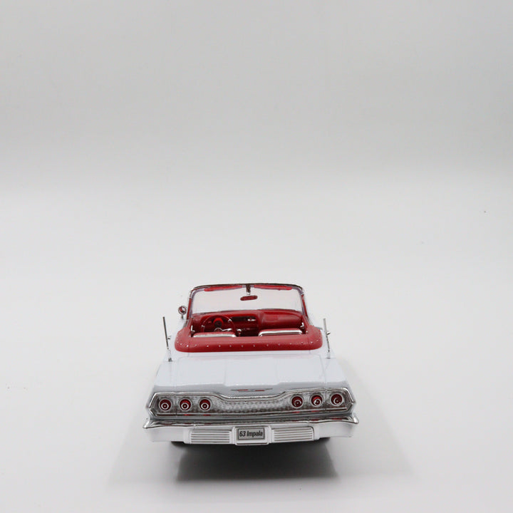 Welly 1963 Chevrolet Impala|Scale 1/24 White and Red Diecast Car|Vintage Model Car for Collectors|Classic Convertible Metal Collection Car