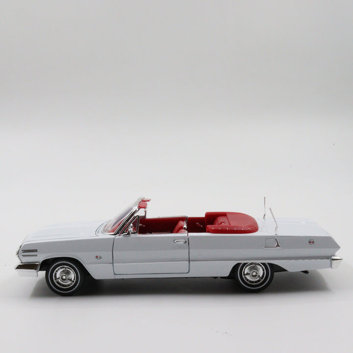 Welly 1963 Chevrolet Impala|Scale 1/24 White and Red Diecast Car|Vintage Model Car for Collectors|Classic Convertible Metal Collection Car