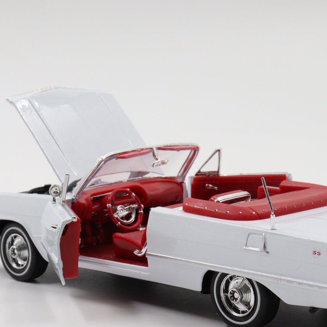 Welly 1963 Chevrolet Impala|Scale 1/24 White and Red Diecast Car|Vintage Model Car for Collectors|Classic Convertible Metal Collection Car