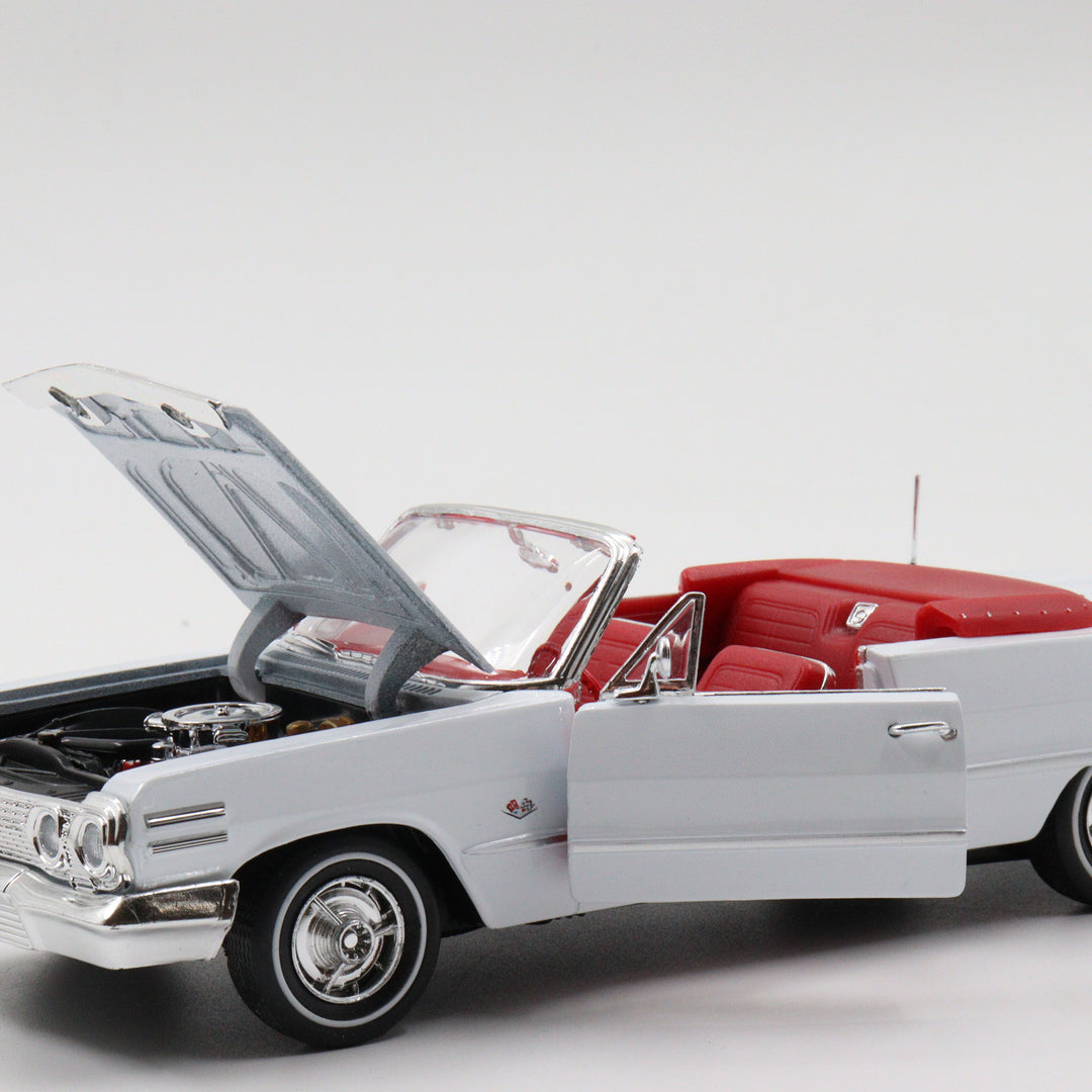 Welly 1963 Chevrolet Impala|Scale 1/24 White and Red Diecast Car|Vintage Model Car for Collectors|Classic Convertible Metal Collection Car