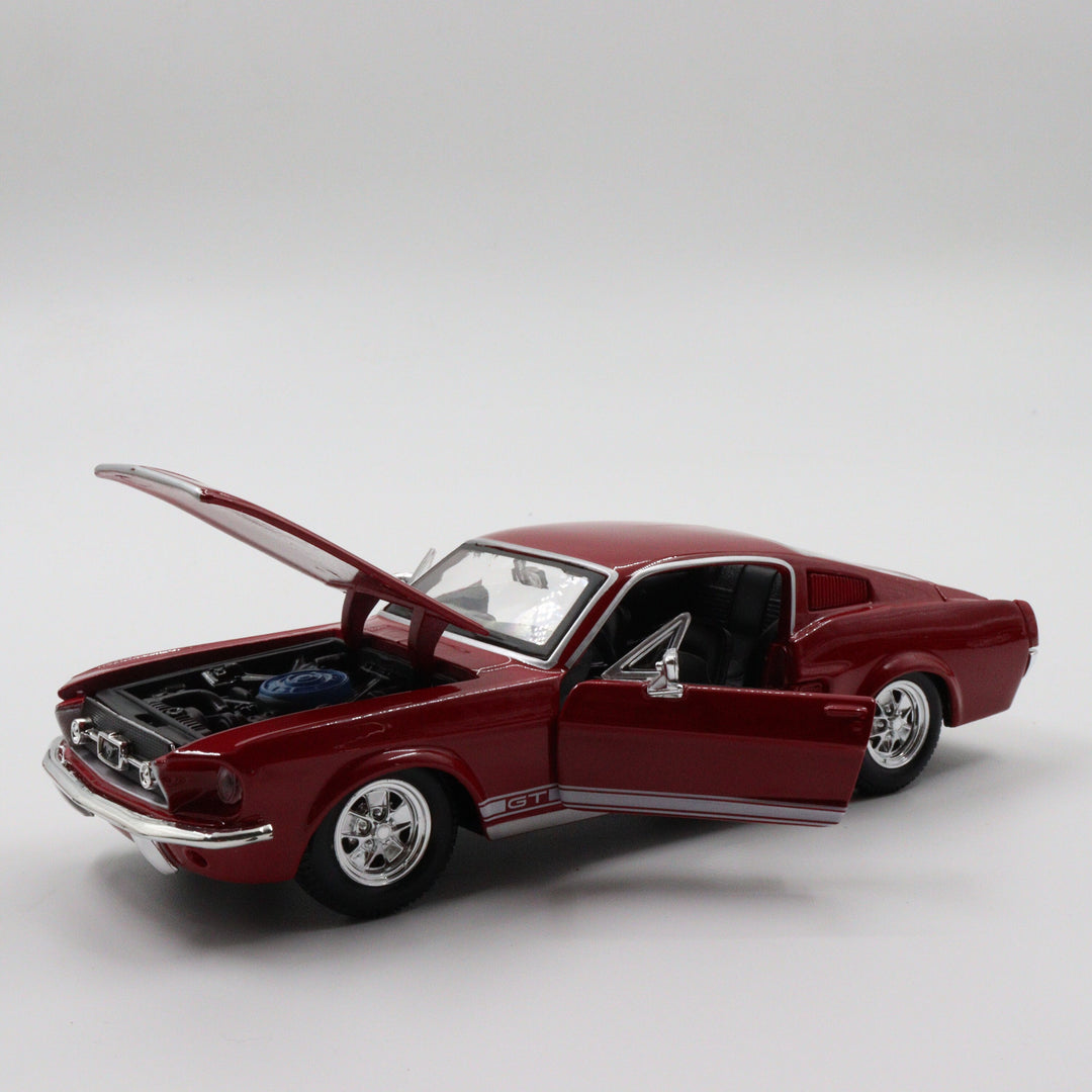 Maisto 1967 Ford Mustang GT|Scale 1/24 Red Diecast Car|Vintage Model Car and Toy for Collectors|Old Classic Metal Collection Car for Dad
