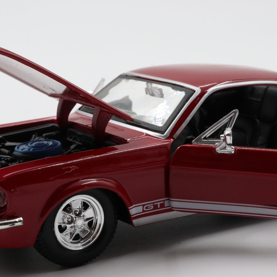 Maisto 1967 Ford Mustang GT|Scale 1/24 Red Diecast Car|Vintage Model Car and Toy for Collectors|Old Classic Metal Collection Car for Dad