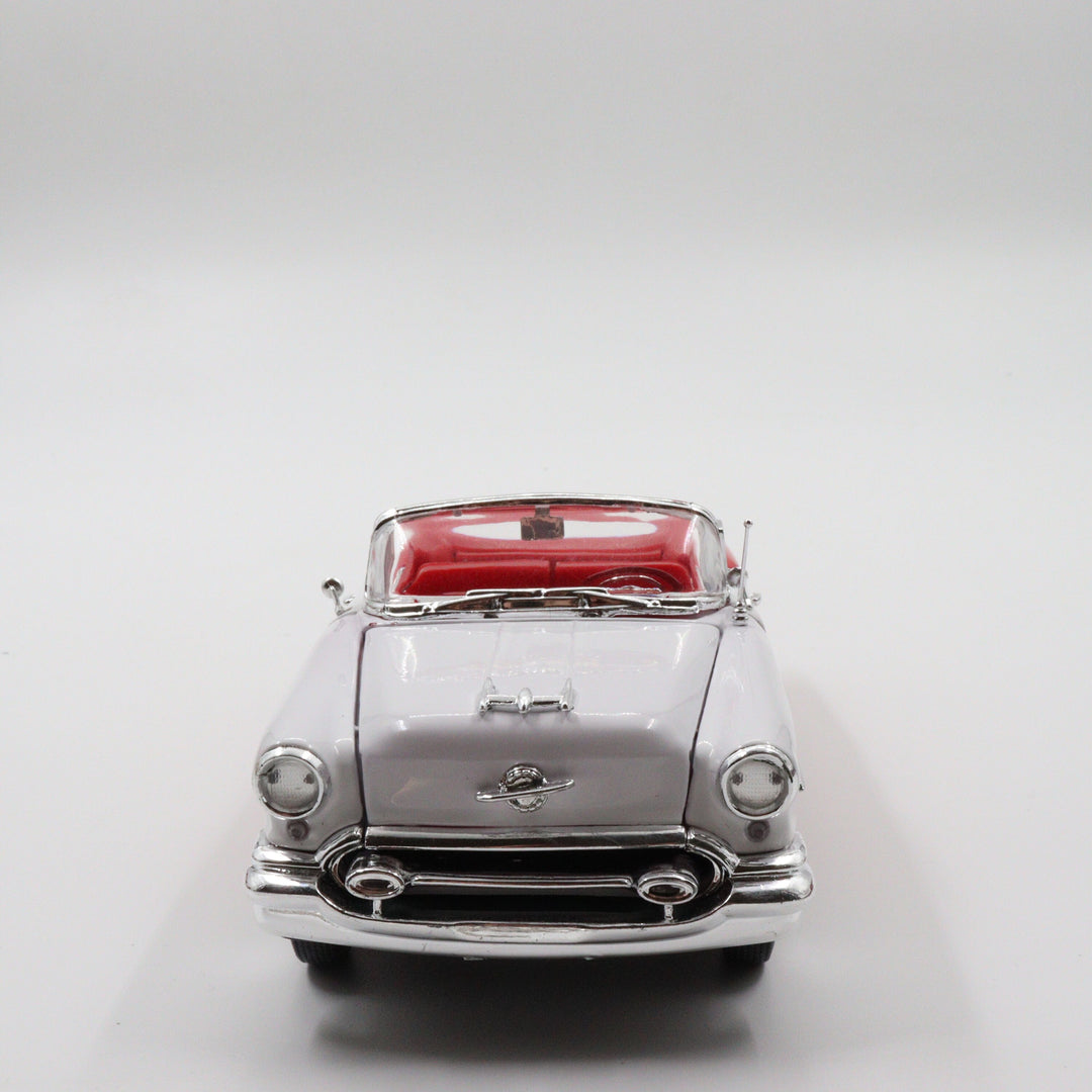 Welly 1955 Oldsmobile Super 88|Scale 1/24 White and Red Diecast Car|Vintage Convertible Model Car|Classic Metal Collection Car for Father