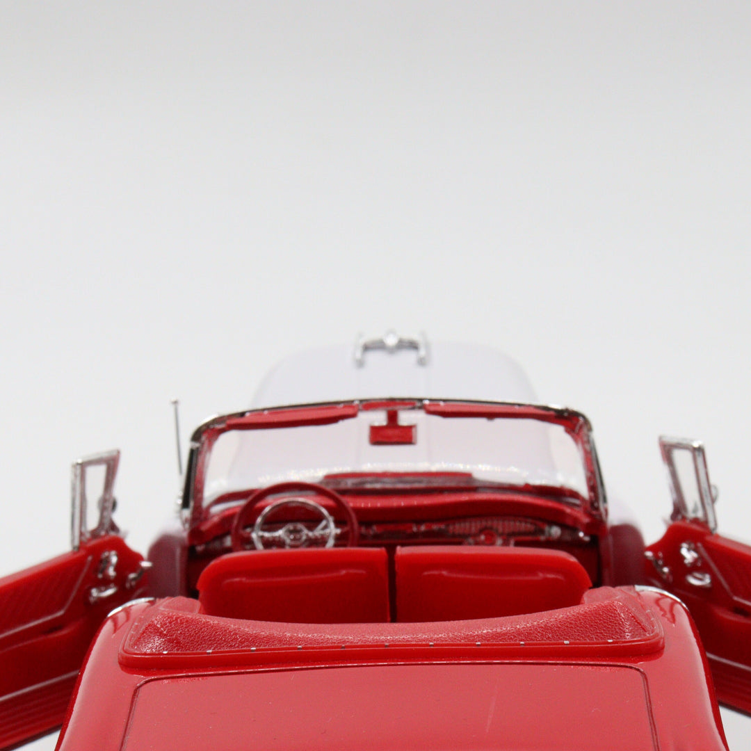 Welly 1955 Oldsmobile Super 88|Scale 1/24 White and Red Diecast Car|Vintage Convertible Model Car|Classic Metal Collection Car for Father