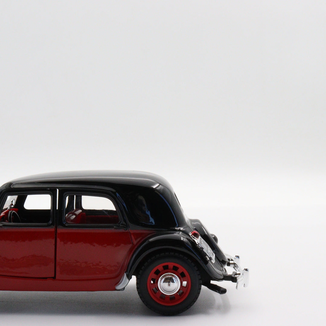 Burago Citroen 15cv 1938 Model Car|Scale 1:24 Diecast for Collectors|Classic Vintage Car|Collectible Metal Black and Red Car|Gift for Father