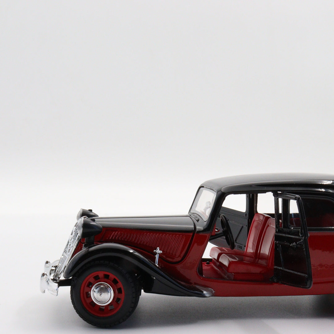 Burago Citroen 15cv 1938 Model Car|Scale 1:24 Diecast for Collectors|Classic Vintage Car|Collectible Metal Black and Red Car|Gift for Father