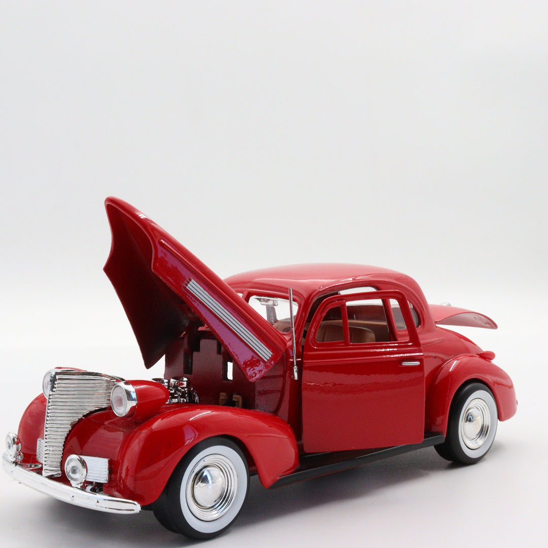 1939 Chevrolet Couple|Scale 1:24 Motormax Diecast Model Car|Classic Vintage Car|Collectible Metal Red Car for Collectors|Nostalgic Gift