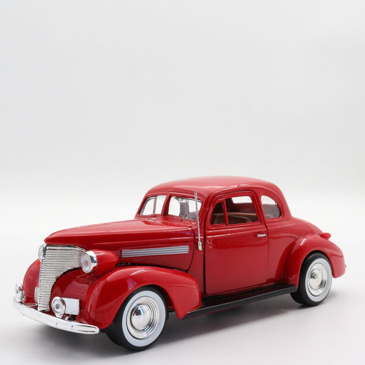 1939 Chevrolet Couple|Scale 1:24 Motormax Diecast Model Car|Classic Vintage Car|Collectible Metal Red Car for Collectors|Nostalgic Gift