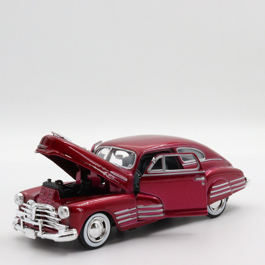 1948 Chevy Aerosedan Fleetline|Scale 1:24 Motormax Diecast Car|Vintage Model Car|Collectible Metal Red Car for Collectors|Gift for Dad