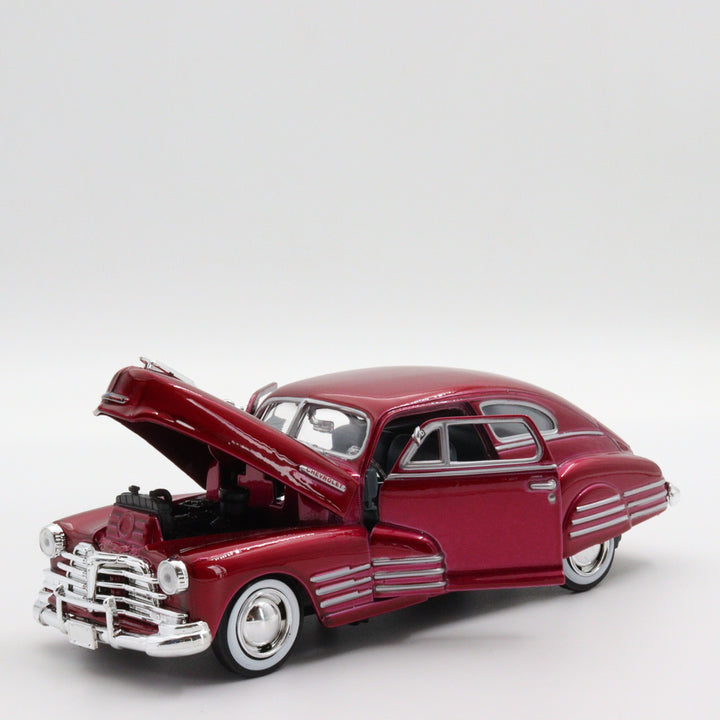 1948 Chevy Aerosedan Fleetline|Scale 1:24 Motormax Diecast Car|Vintage Model Car|Collectible Metal Red Car for Collectors|Gift for Dad