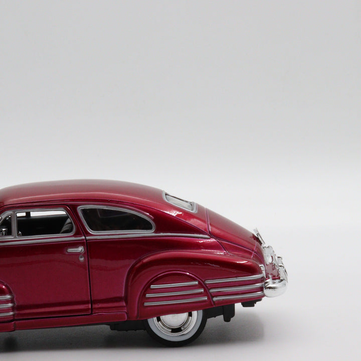 1948 Chevy Aerosedan Fleetline|Scale 1:24 Motormax Diecast Car|Vintage Model Car|Collectible Metal Red Car for Collectors|Gift for Dad