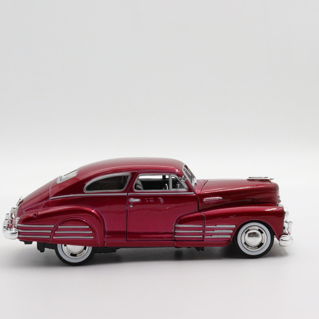 1948 Chevy Aerosedan Fleetline|Scale 1:24 Motormax Diecast Car|Vintage Model Car|Collectible Metal Red Car for Collectors|Gift for Dad