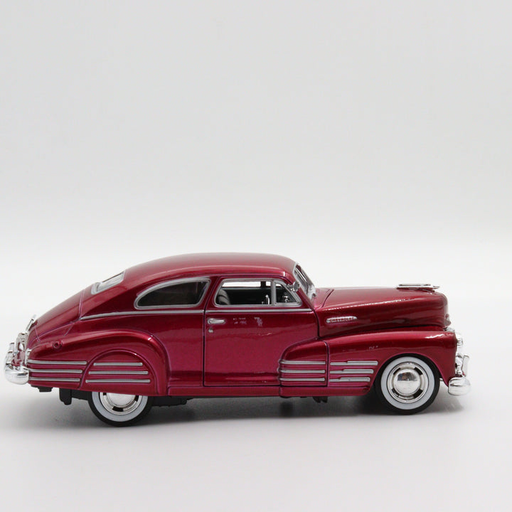 1948 Chevy Aerosedan Fleetline|Scale 1:24 Motormax Diecast Car|Vintage Model Car|Collectible Metal Red Car for Collectors|Gift for Dad
