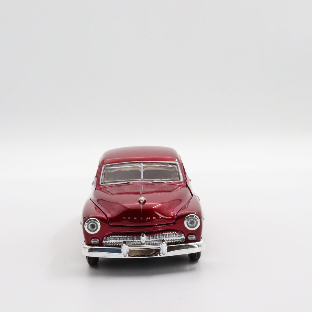 Motormax 1949 Mercury Couple|Motomax Model Car|Scale 1:24 Diecast Vintage Car|Classic Model Car for Collectors|Collectible Metal Red Car