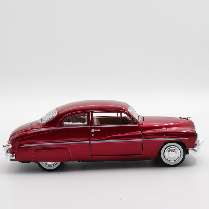 Motormax 1949 Mercury Couple|Motomax Model Car|Scale 1:24 Diecast Vintage Car|Classic Model Car for Collectors|Collectible Metal Red Car