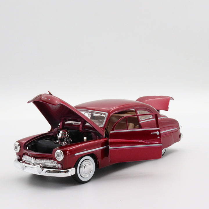 Motormax 1949 Mercury Couple|Motomax Model Car|Scale 1:24 Diecast Vintage Car|Classic Model Car for Collectors|Collectible Metal Red Car