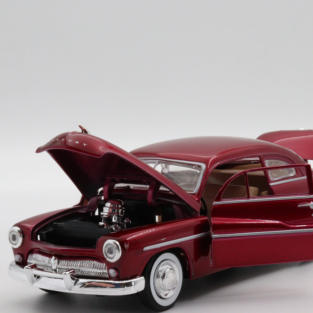 Motormax 1949 Mercury Couple|Motomax Model Car|Scale 1:24 Diecast Vintage Car|Classic Model Car for Collectors|Collectible Metal Red Car