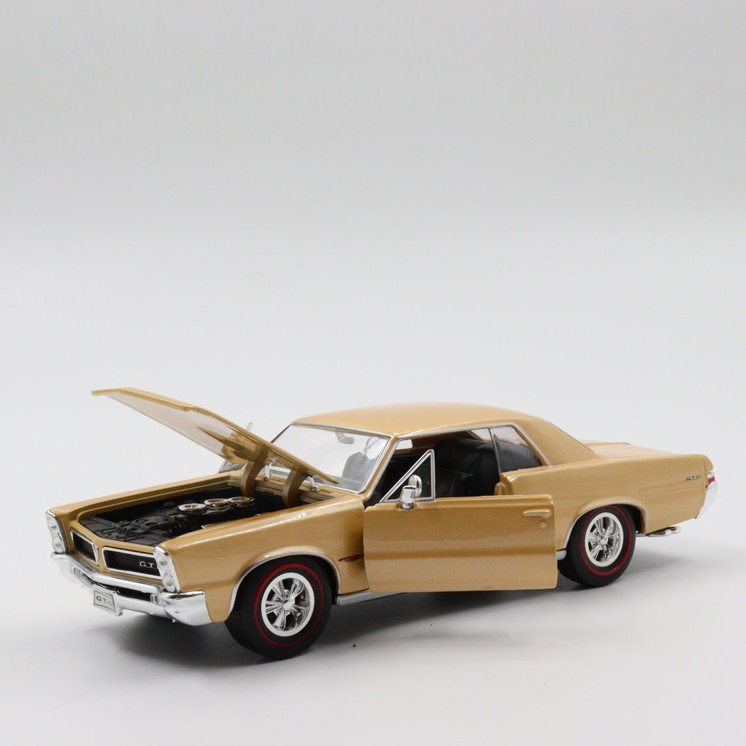 Welly 1965 Pontiac GTO Classic Model Car|Scale 1/24 Gold Diecast Car|Vintage Model Car|Metal Collection Car|Nostalgic Gift for Home Decor