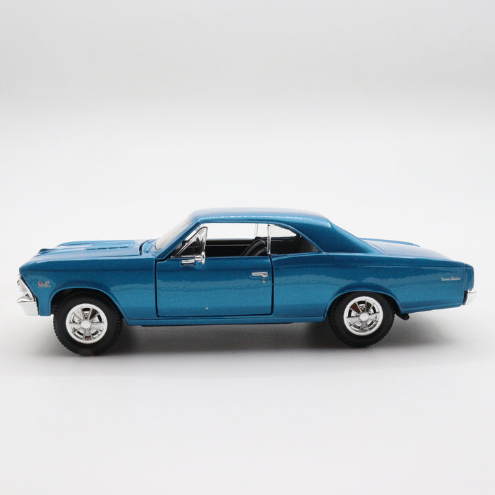 Maisto 1966 Chevrolet Chevelle SS 396|Scale 1/24 Vintage Model Car|Diecast Blue Car for Collectors|Classic Metal Collection|Nostalgic Gift