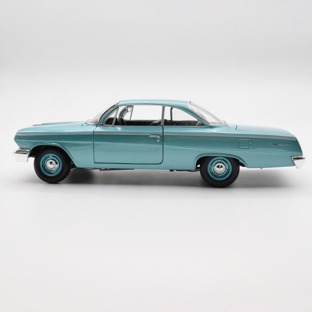 Maisto 1962 Chevrolet Belair|Scale 1/18 Diecast Car|Vintage Model Sea Green Car for Collectors|Old Classic Collection Car|Childhood Gift