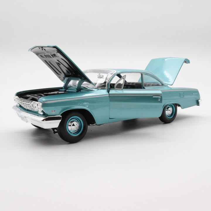 Maisto 1962 Chevrolet Belair|Scale 1/18 Diecast Car|Vintage Model Sea Green Car for Collectors|Old Classic Collection Car|Childhood Gift