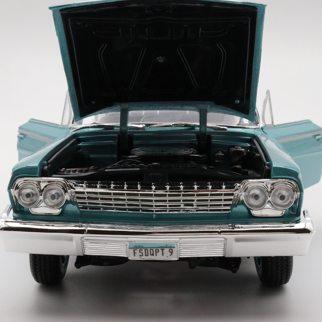 Maisto 1962 Chevrolet Belair|Scale 1/18 Diecast Car|Vintage Model Sea Green Car for Collectors|Old Classic Collection Car|Childhood Gift