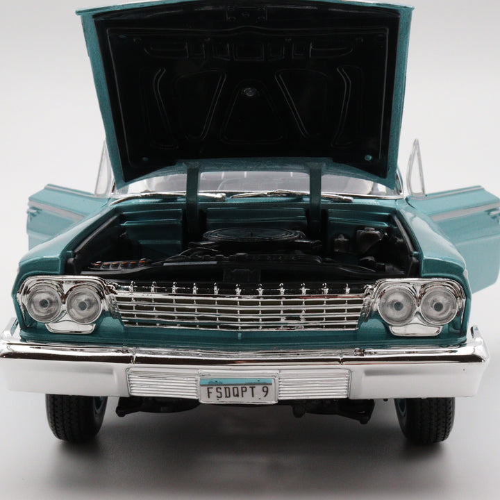 Maisto 1962 Chevrolet Belair|Scale 1/18 Diecast Car|Vintage Model Sea Green Car for Collectors|Old Classic Collection Car|Childhood Gift