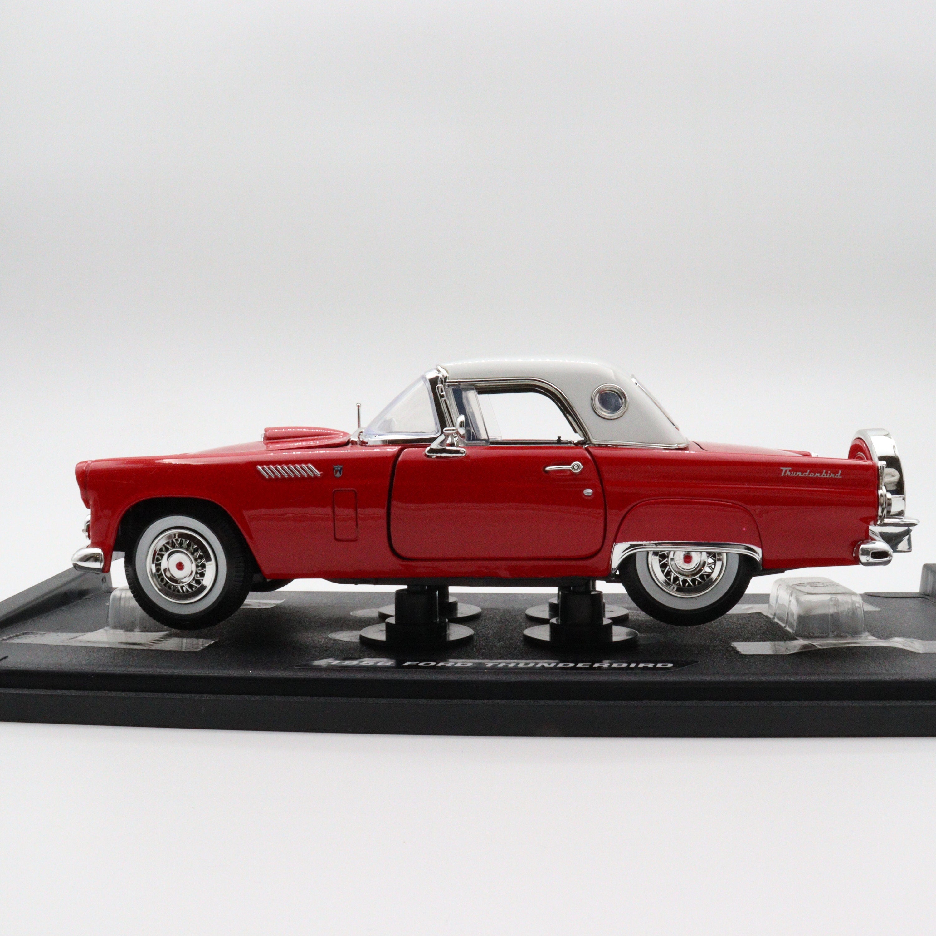 Motormax 1956 Ford ThunderBird|Scale 1/18 Red Diecast Car|Vintage