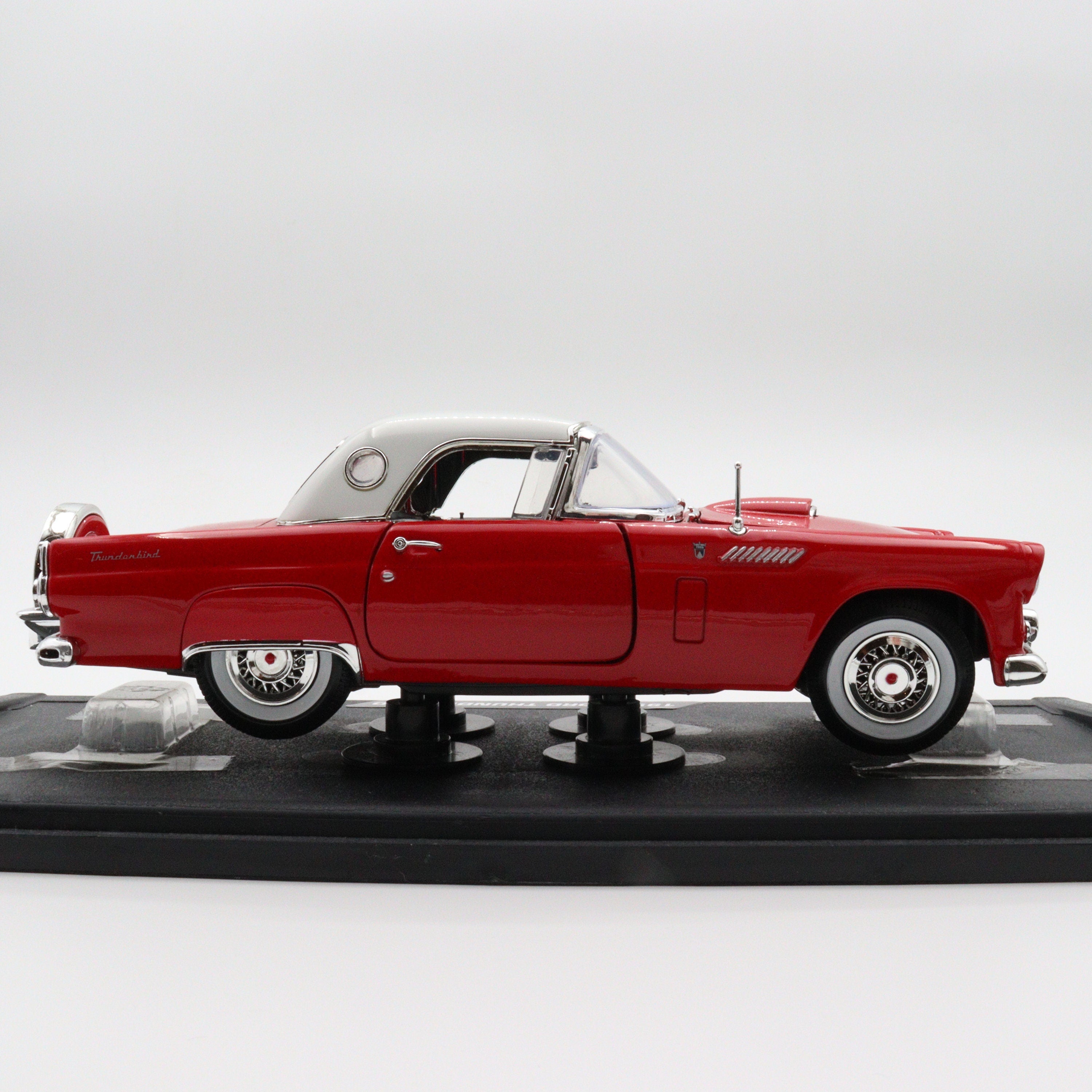 Motormax 1956 Ford ThunderBird|Scale 1/18 Red Diecast Car|Vintage