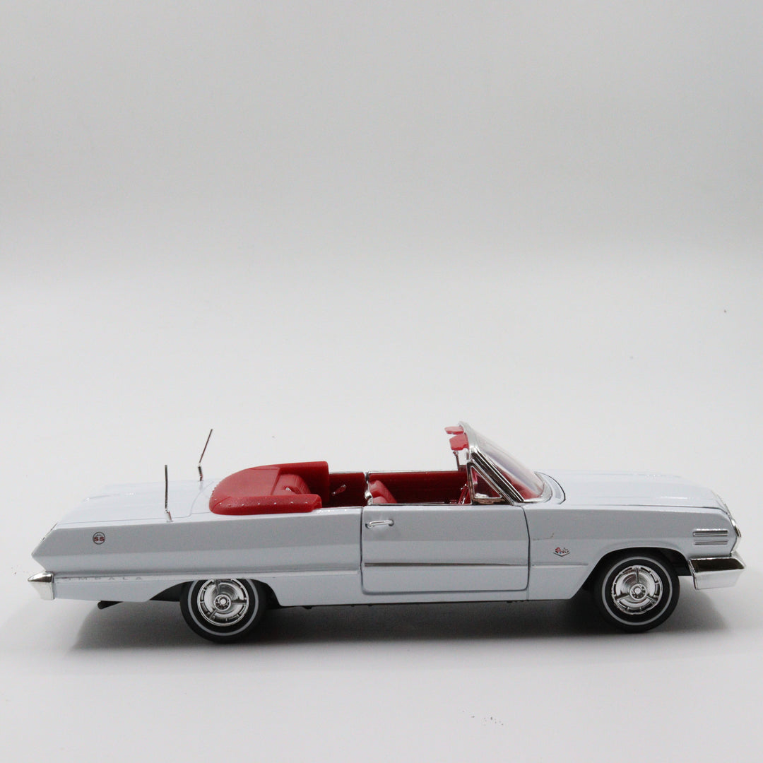 Welly 1963 Chevrolet Impala|Scale 1/24 White and Red Diecast Car|Vintage Model Car for Collectors|Classic Convertible Metal Collection Car